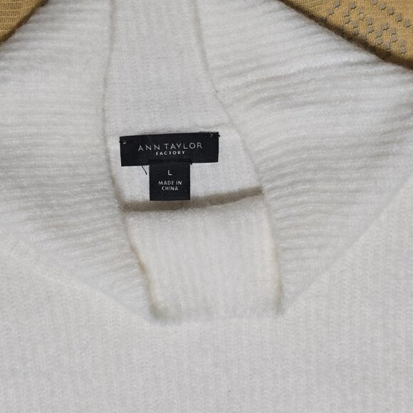 Women's Ann Taylor Factory Ivory Sweater Size L - Picture 4 of 7